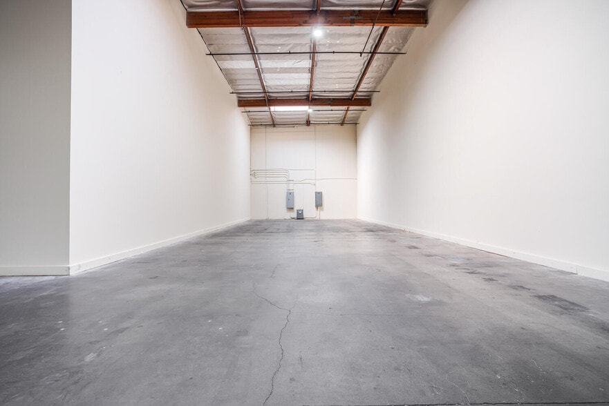 More Photos Of 17022 S Montanero Ave, Carson Warehouse For Lease