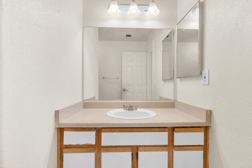 More Photos Of 1832 Merced St, Madera Apartments For Sale