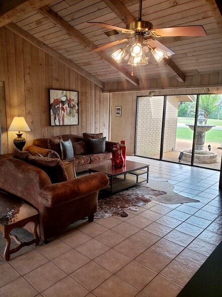 More Photos Of 711 N Jefferson Ave, Mount Pleasant Medical For Lease