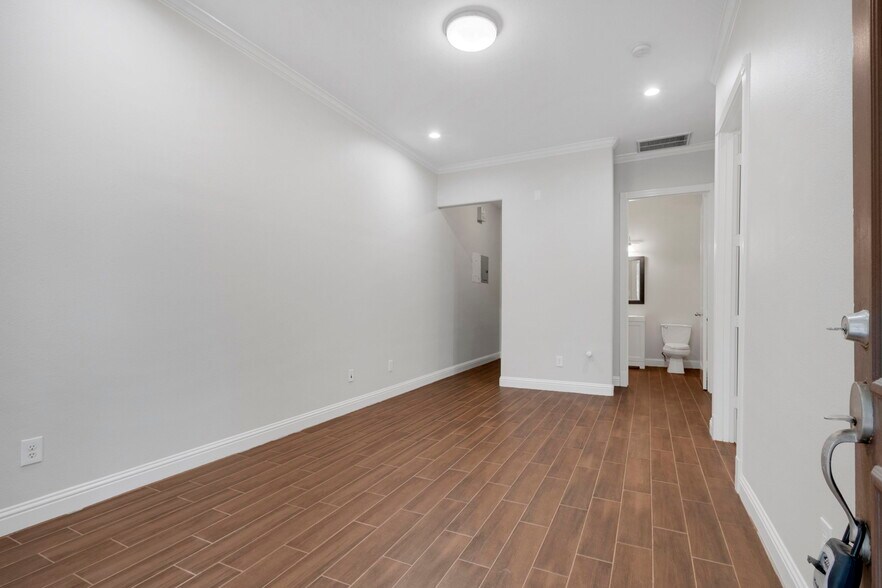 More Photos Of 12818 Willow Centre, Houston Office Residential For Sale