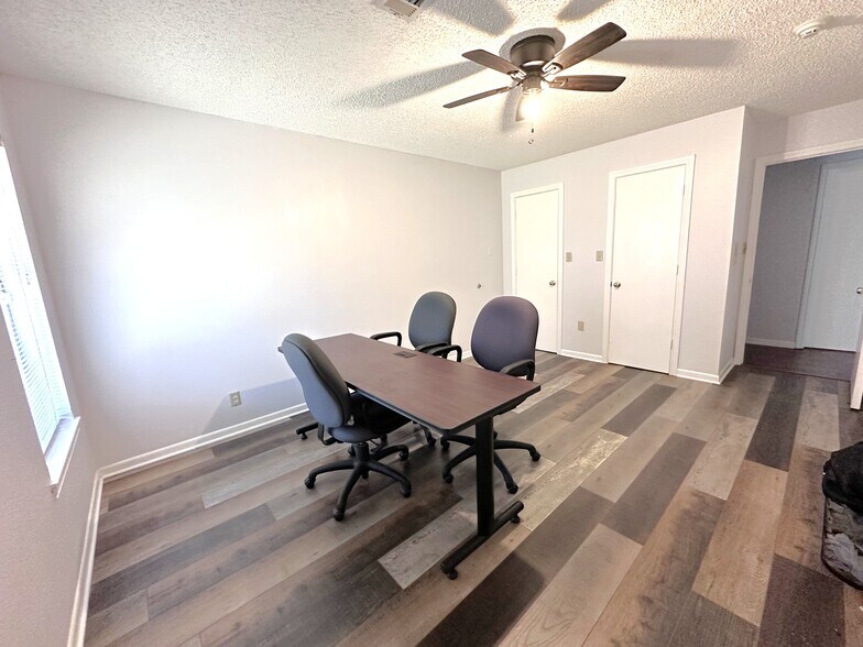 More Photos Of 722 E Wheatland Rd, Duncanville Office For Sale