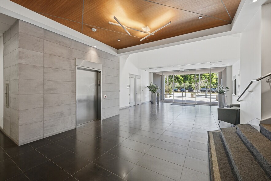 More Photos Of 6005 Hidden Valley Rd, Carlsbad Office For Lease