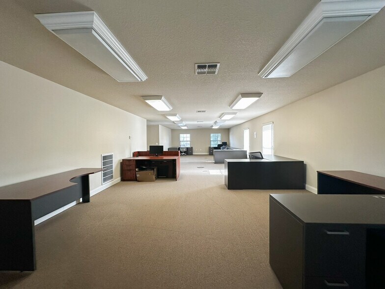 More Photos Of 170 Fitzgerald Rd, Lakeland Office For Lease