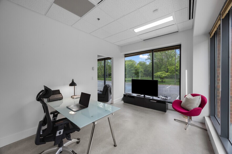 More Photos Of 1 Texas Station Ct, Timonium Office For Lease