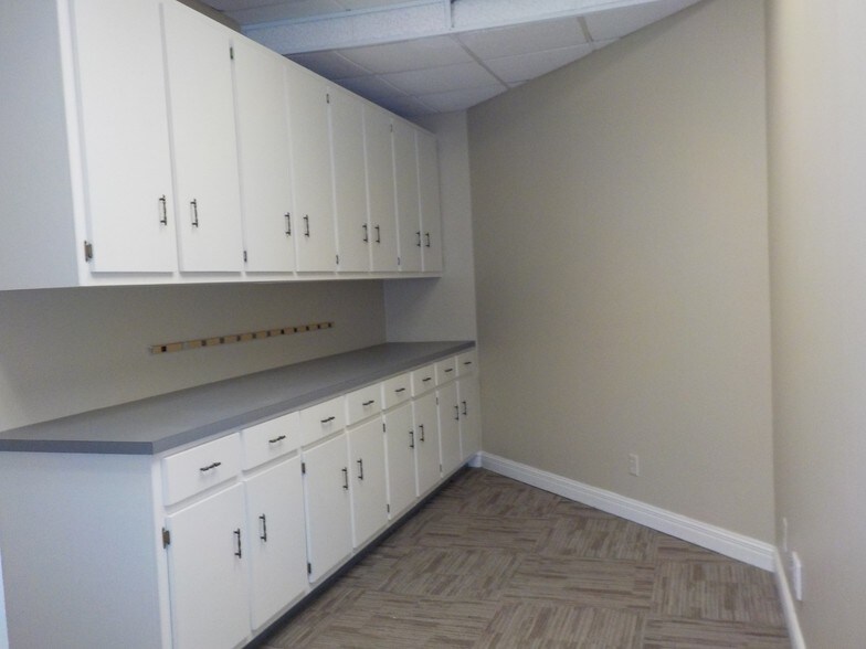 More Photos Of 3700 N 10th St, McAllen Office For Lease