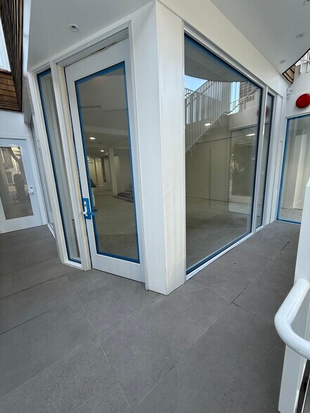 More Photos Of 3516 Sacramento St, San Francisco Storefront Retail Office For Lease