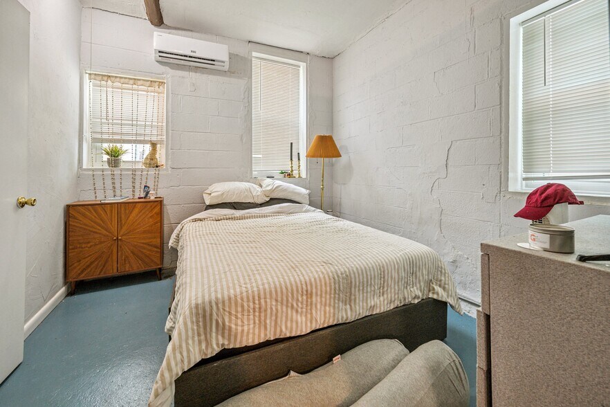 More Photos Of 315-317 Castle St, Wilmington General Retail For Sale