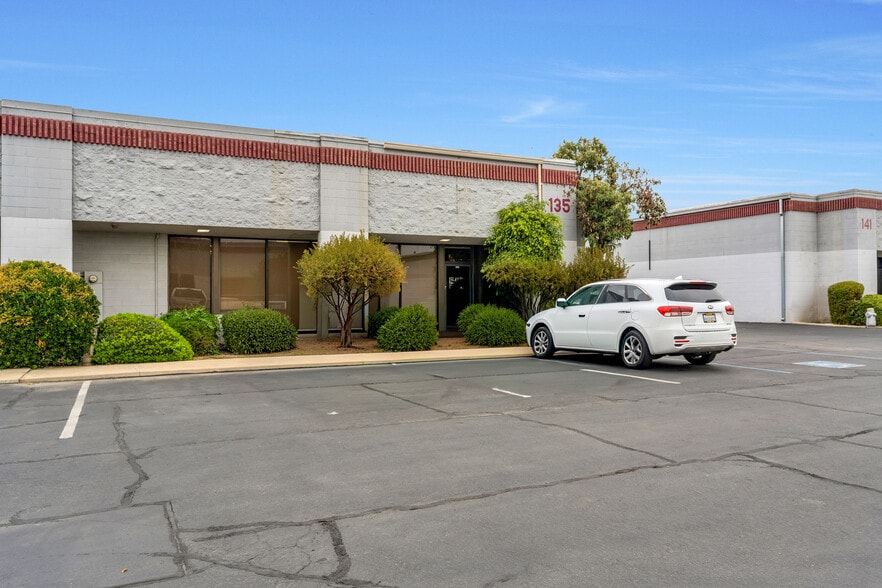 More Photos Of 2727 N Grove Industrial Dr, Fresno Warehouse For Sale