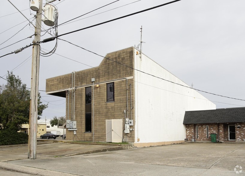 More Photos Of 2315 N Woodlawn Ave, Metairie Office For Sale