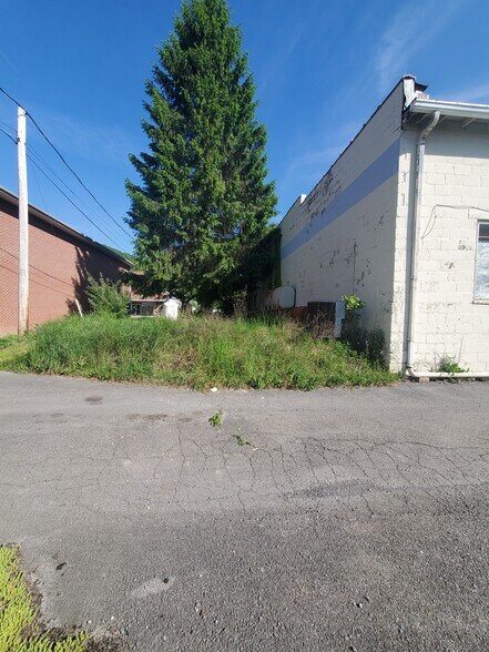 More Photos Of 506 Main St, Rainelle Storefront Retail Office For Sale