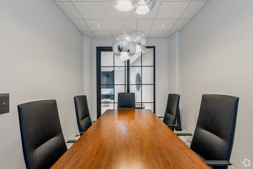 More Photos Of 5607 Baum Blvd, Pittsburgh Office For Lease