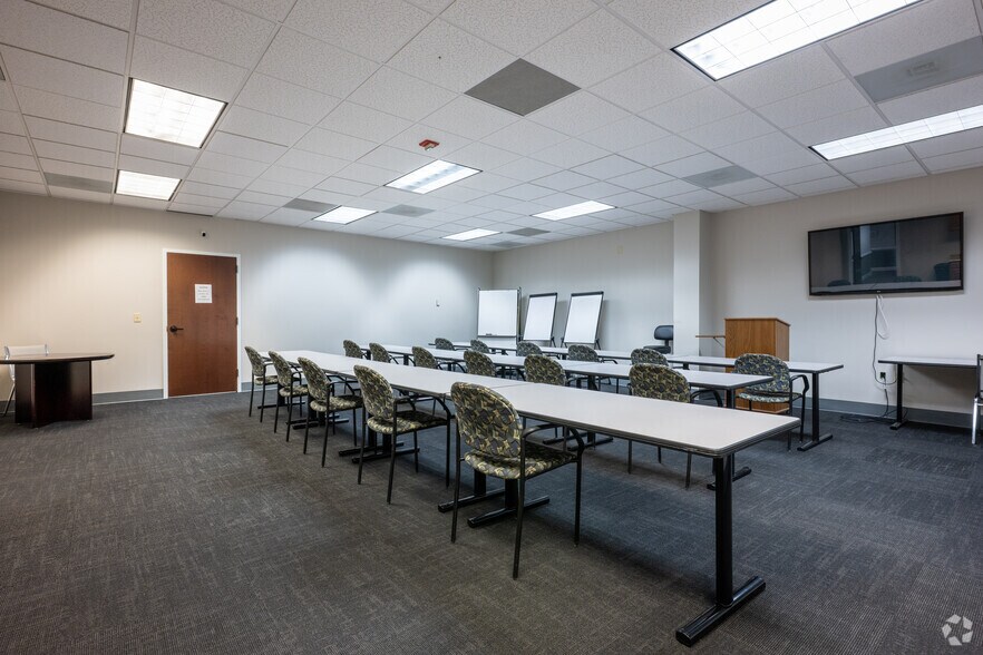 More Photos Of 204 Muirs Chapel Rd, Greensboro Office For Lease