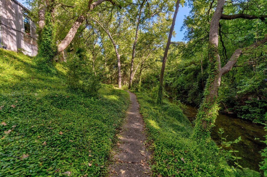 More Photos Of 1801 Westlake Dr, West Lake Hills Land For Sale