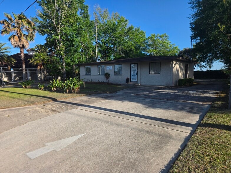 More Photos Of 6216 Sauterne Dr, Jacksonville Freestanding For Sale