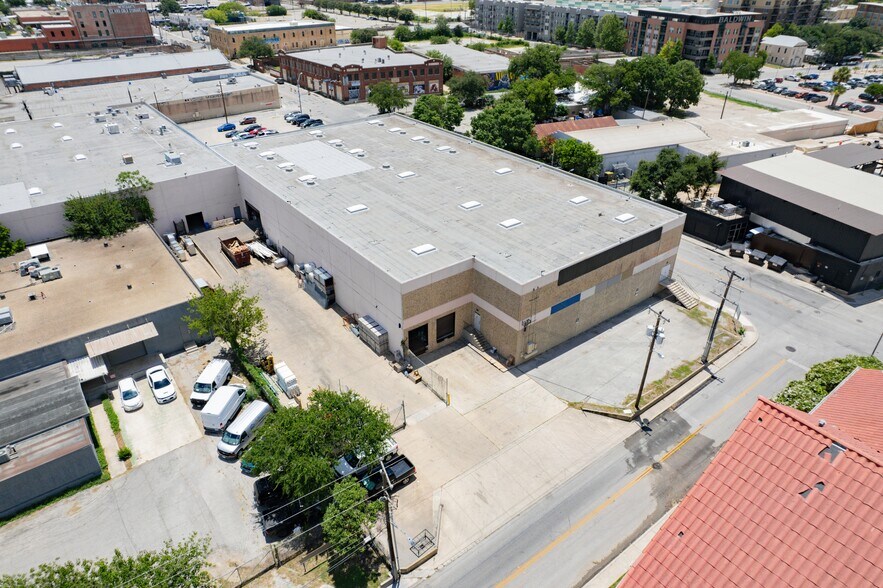 More Photos Of 1113-1133 E Houston St, San Antonio Warehouse For Lease