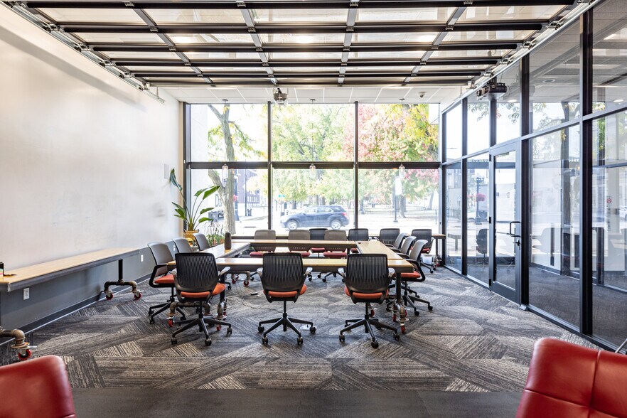 More Photos Of 402-404 E 4th St, Waterloo Office Residential For Sale