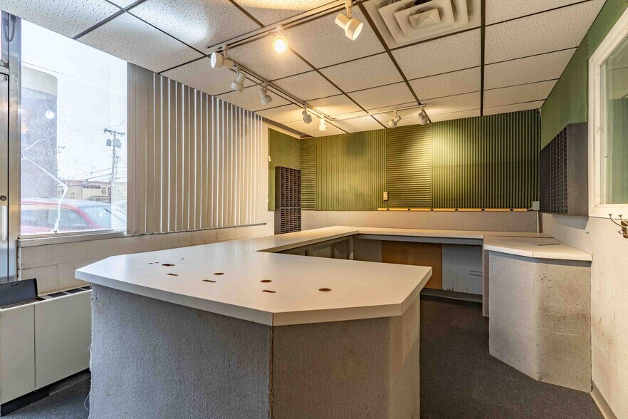 More Photos Of 120 S Commercial Ave, Farmington Office For Sale