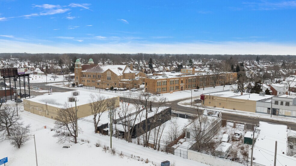 More Photos Of 16387–16395 Harper ave @ Harper Ave and Whittier Ave, Detroit Bar For Sale