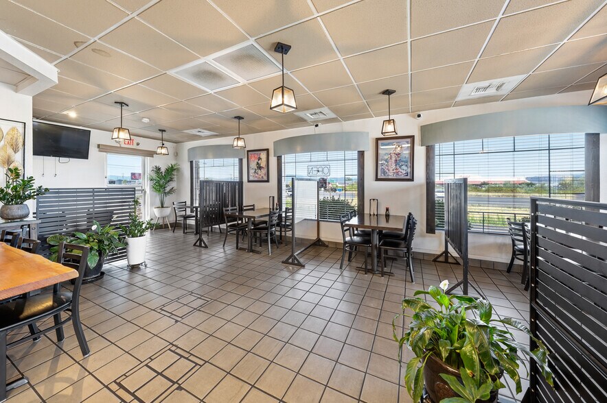 More Photos Of 7338 Crater Lake Hwy, White City Freestanding For Sale