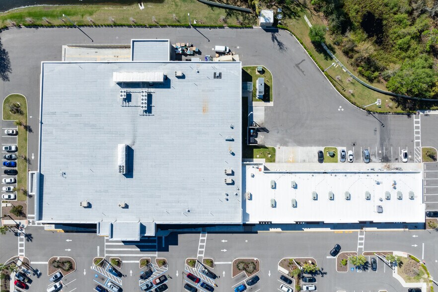 More Photos Of 2741-2801 E County Line Rd, Lutz General Retail For Lease