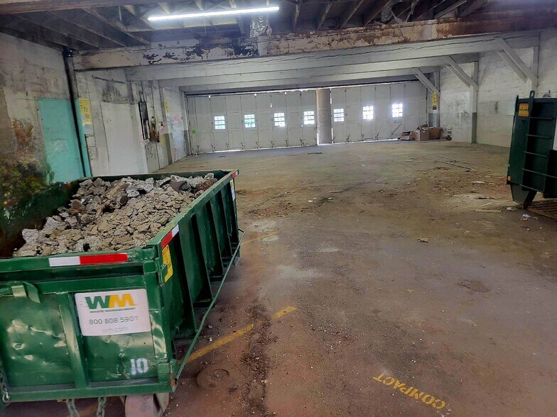 More Photos Of 2626 E Burnside St, Portland Storefront For Sale