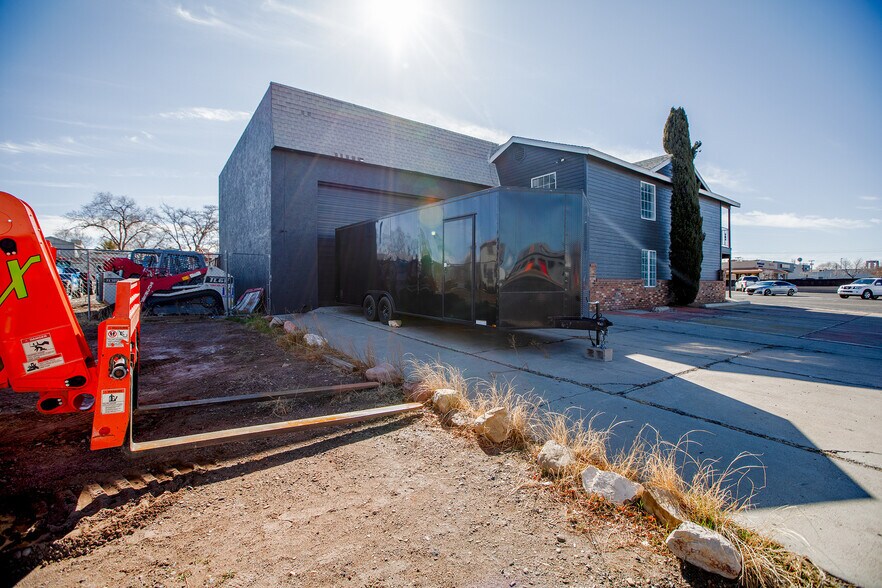 More Photos Of 819 N Navajo Dr, Page Storefront Retail Office For Sale