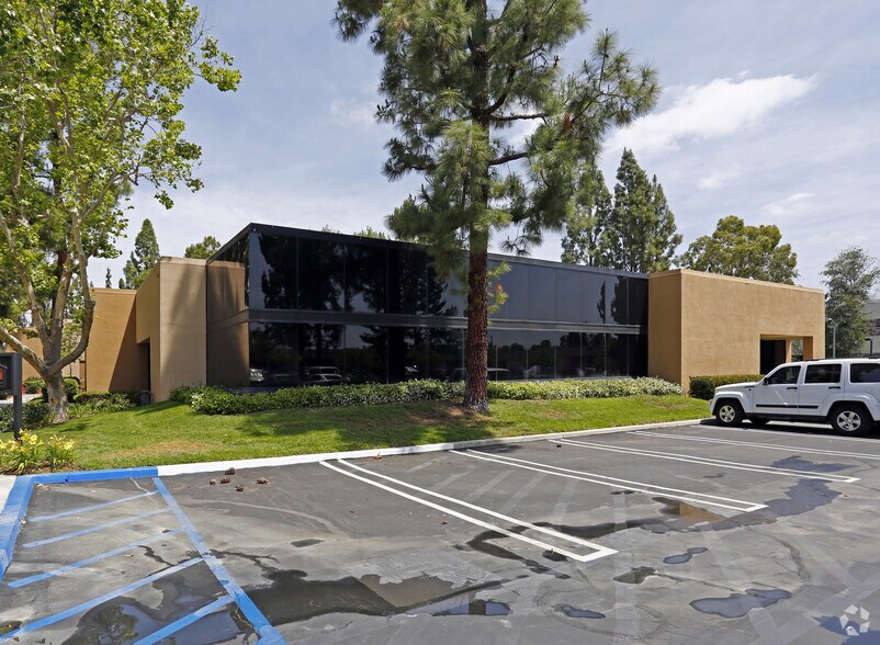 More Photos Of 23151 Plaza Pointe Dr, Laguna Hills Office For Lease