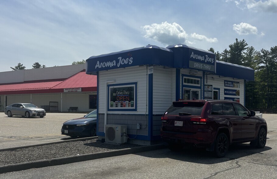 More Photos Of 1247 Main St, Sanford Supermarket For Sale