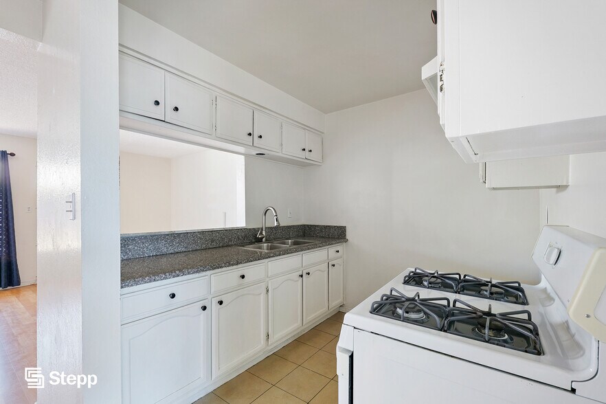 More Photos Of 1123 Cedar Ave, Long Beach Apartments For Sale