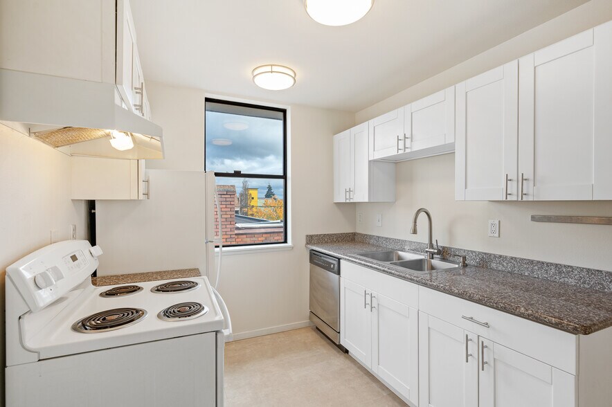More Photos Of 802 N 43rd St, Seattle Apartments For Sale
