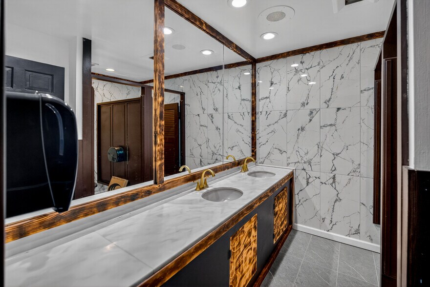 More Photos Of 26 N Main St, Waterbury Storefront Retail Office For Sale