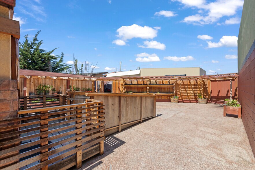 More Photos Of 1637 Del Monte Blvd, Seaside Storefront For Sale