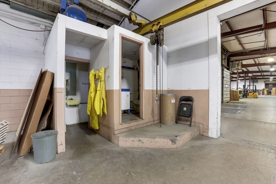 More Photos Of 2591 Harrison Rd, Columbus Warehouse For Sale