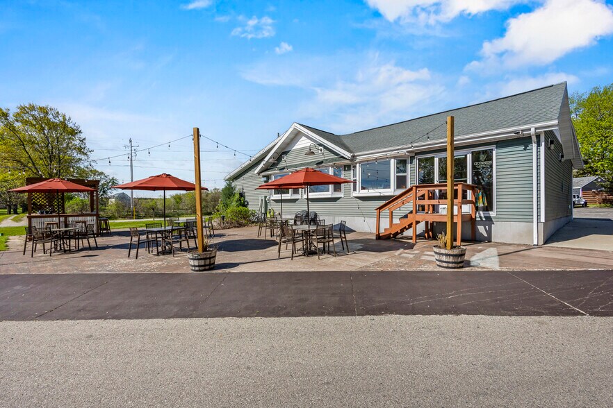 More Photos Of N4111 S Lakeshore Dr, Markesan Restaurant For Sale