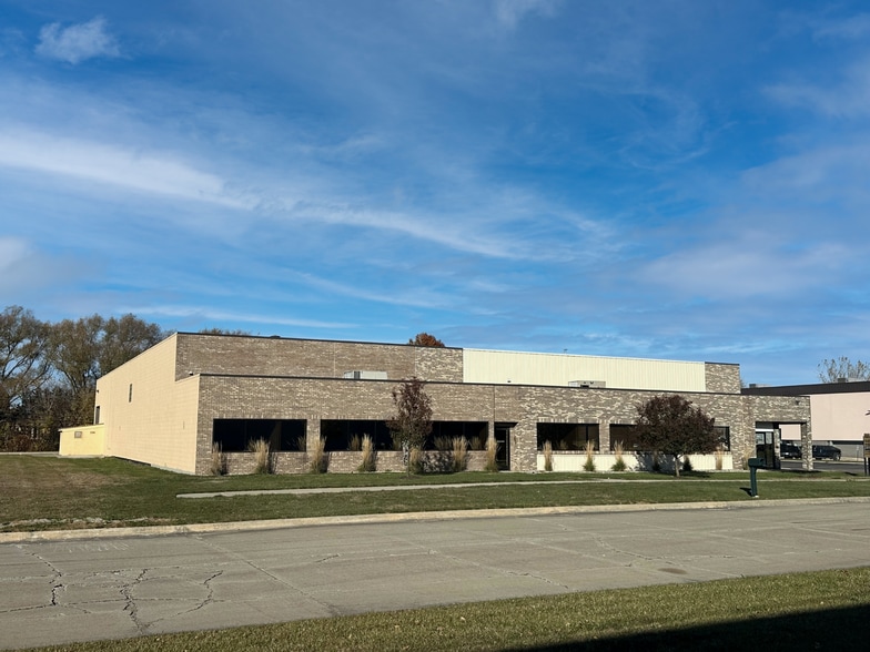 Primary Photo Of 15721-15695 Leone Dr, Macomb Warehouse For Lease