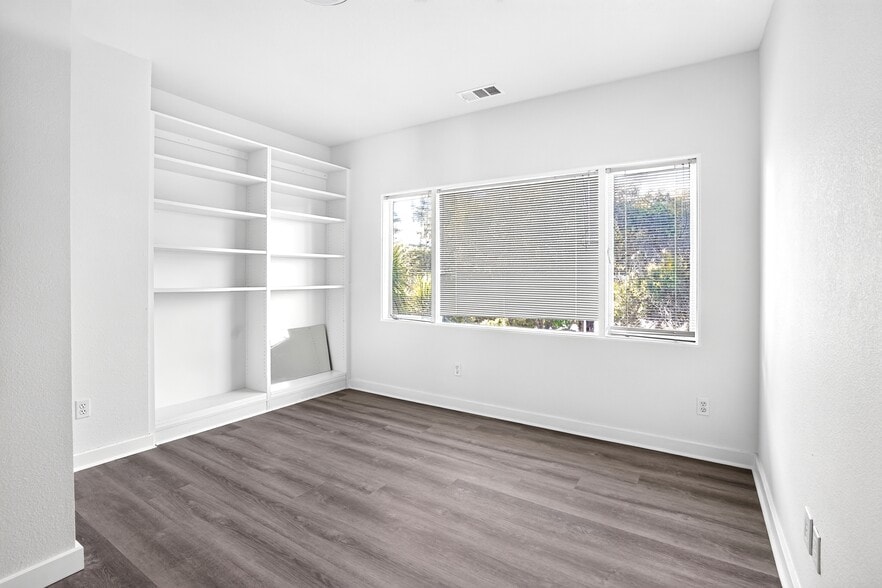 More Photos Of 2520 Milvia St, Berkeley Medical For Sale