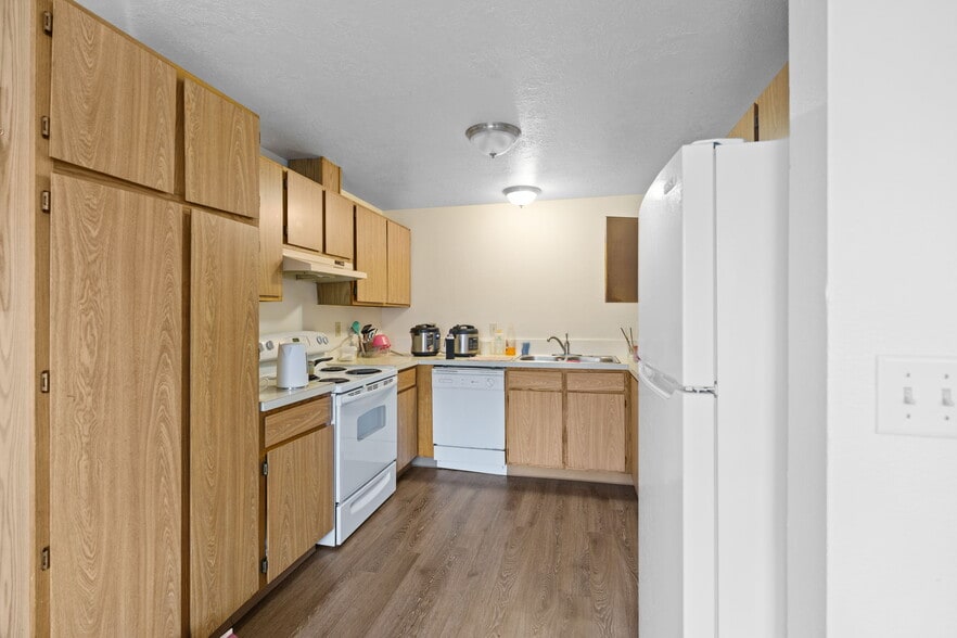 More Photos Of 414 NE Norton Ave, Bend Apartments For Sale