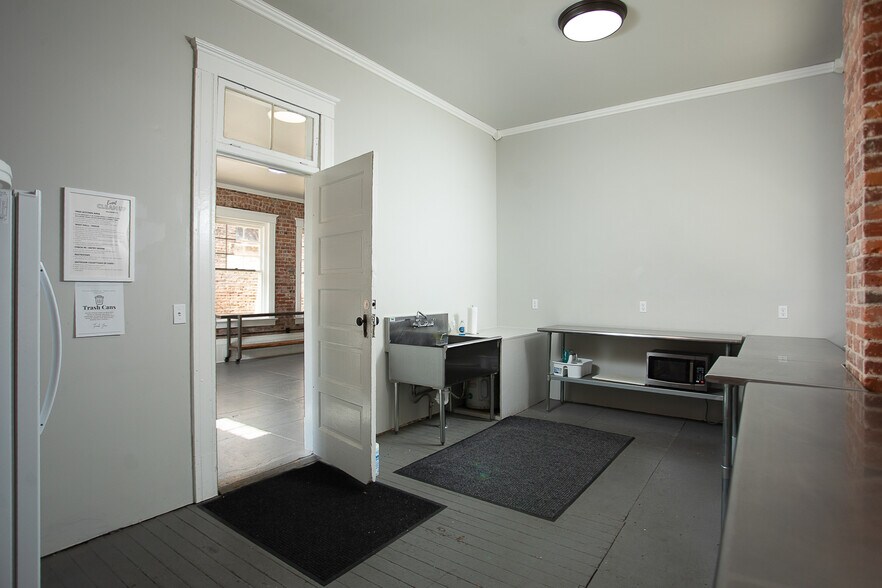 More Photos Of 479 B St, Biggs Storefront Retail Office For Sale