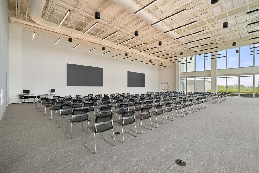 More Photos Of 8020 Katy Fwy, Houston Office For Lease