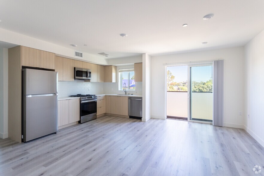 More Photos Of 11701 W Gateway Blvd, Los Angeles Apartments For Lease