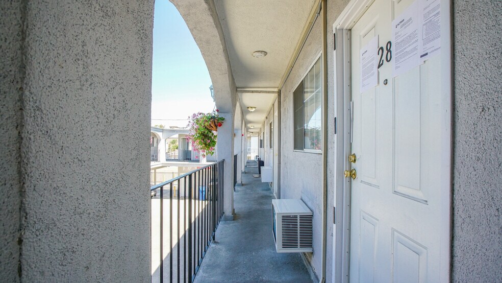More Photos Of 4905 W Adams Blvd, Los Angeles Apartments For Sale