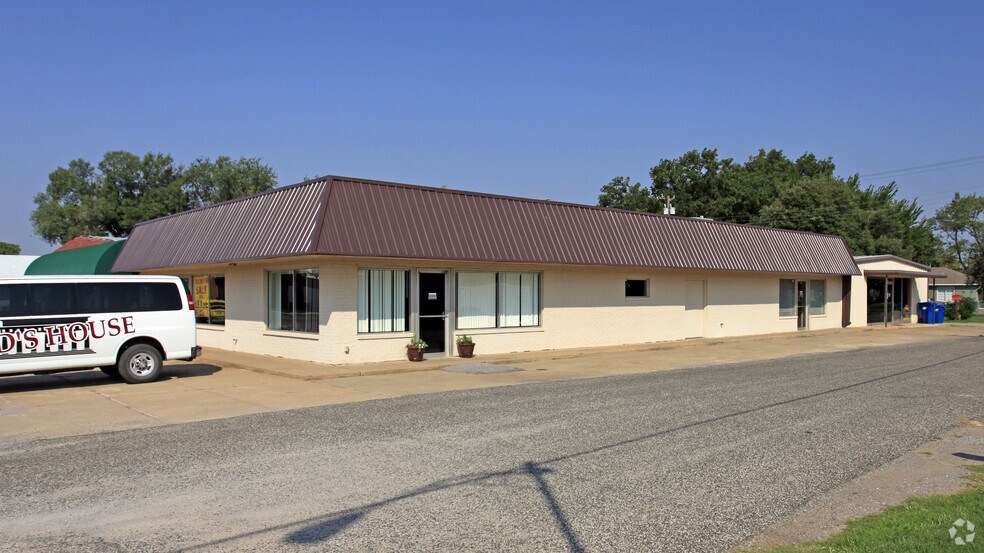 More Photos Of 201 W Main St, Tuttle Storefront For Lease