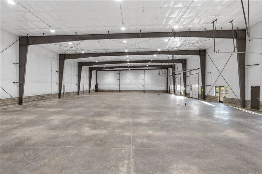 More Photos Of 163-171 Bateman Dr, Medford Light Manufacturing For Lease