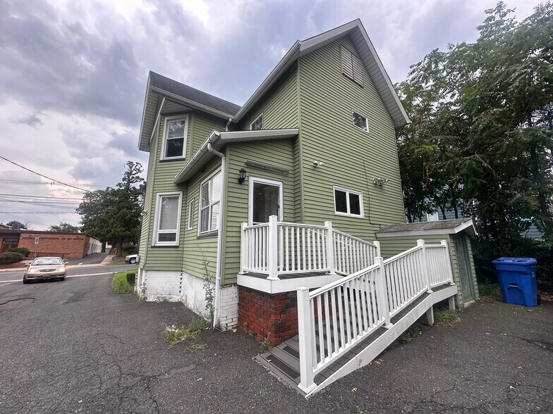 More Photos Of 119 Main St, South River Office For Sale