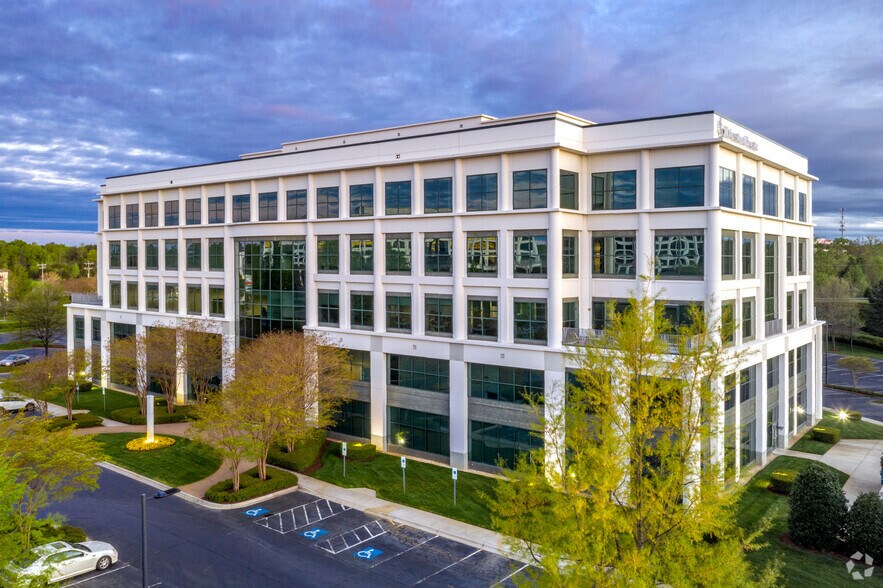More Photos Of 3800 Arco Corporate Dr, Charlotte Office For Lease