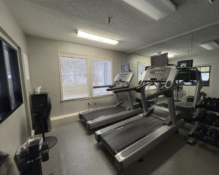 More Photos Of 35 Hurricane Ln, Williston Hotel For Sale