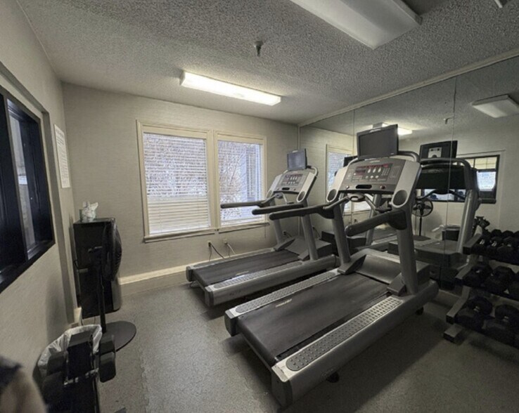 More Photos Of 35 Hurricane Ln, Williston Hotel For Sale