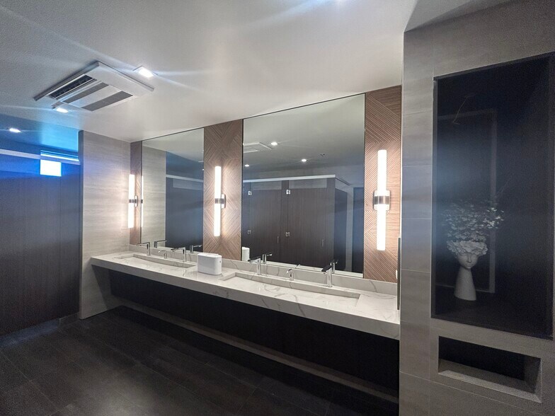 More Photos Of 2413 Pacific Coast Hwy, Lomita General Retail For Lease