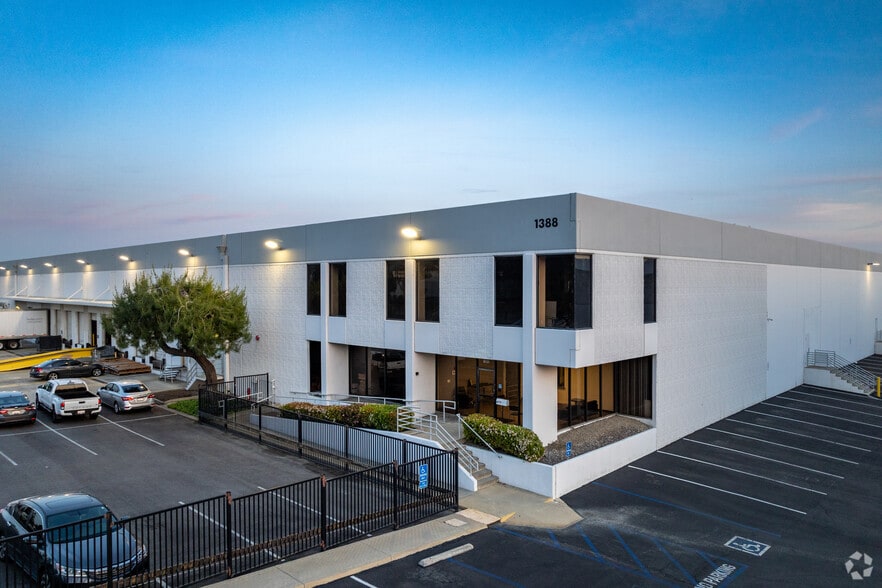 Primary Photo Of 1344-1388 W Foothill Blvd, Azusa Warehouse For Lease
