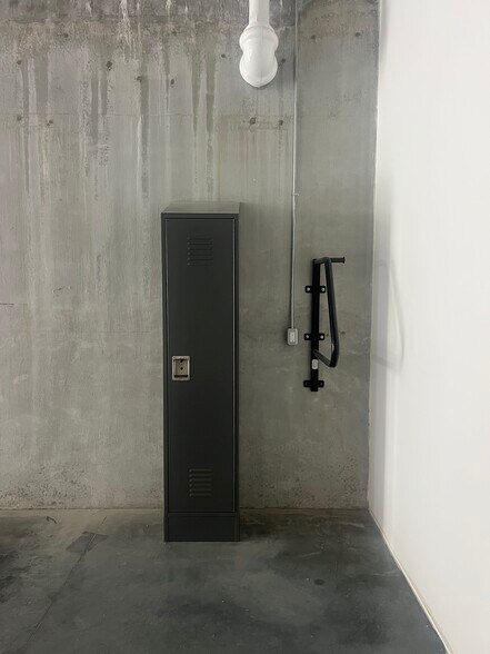 More Photos Of 8690 Barnard St, Vancouver Warehouse For Lease
